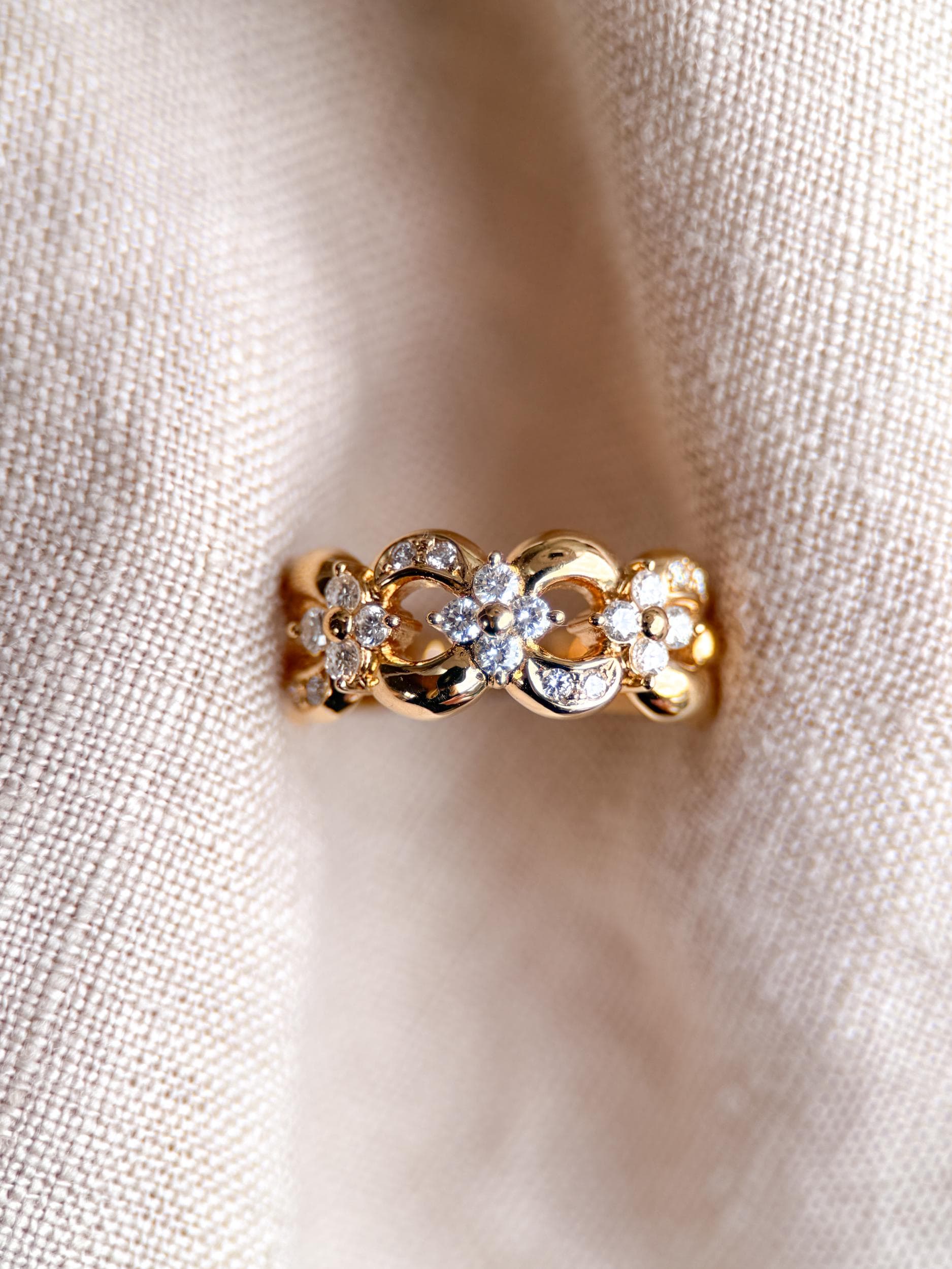Vintage Diamond Wedding Band, 14k Gold, Floral Scalloped Link Style Ring, Stacking Band