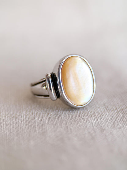 Vintage Mother of Pearl Ring, Sterling Silver Oval Bezel Statement Ring, Boho Everyday Jewelry