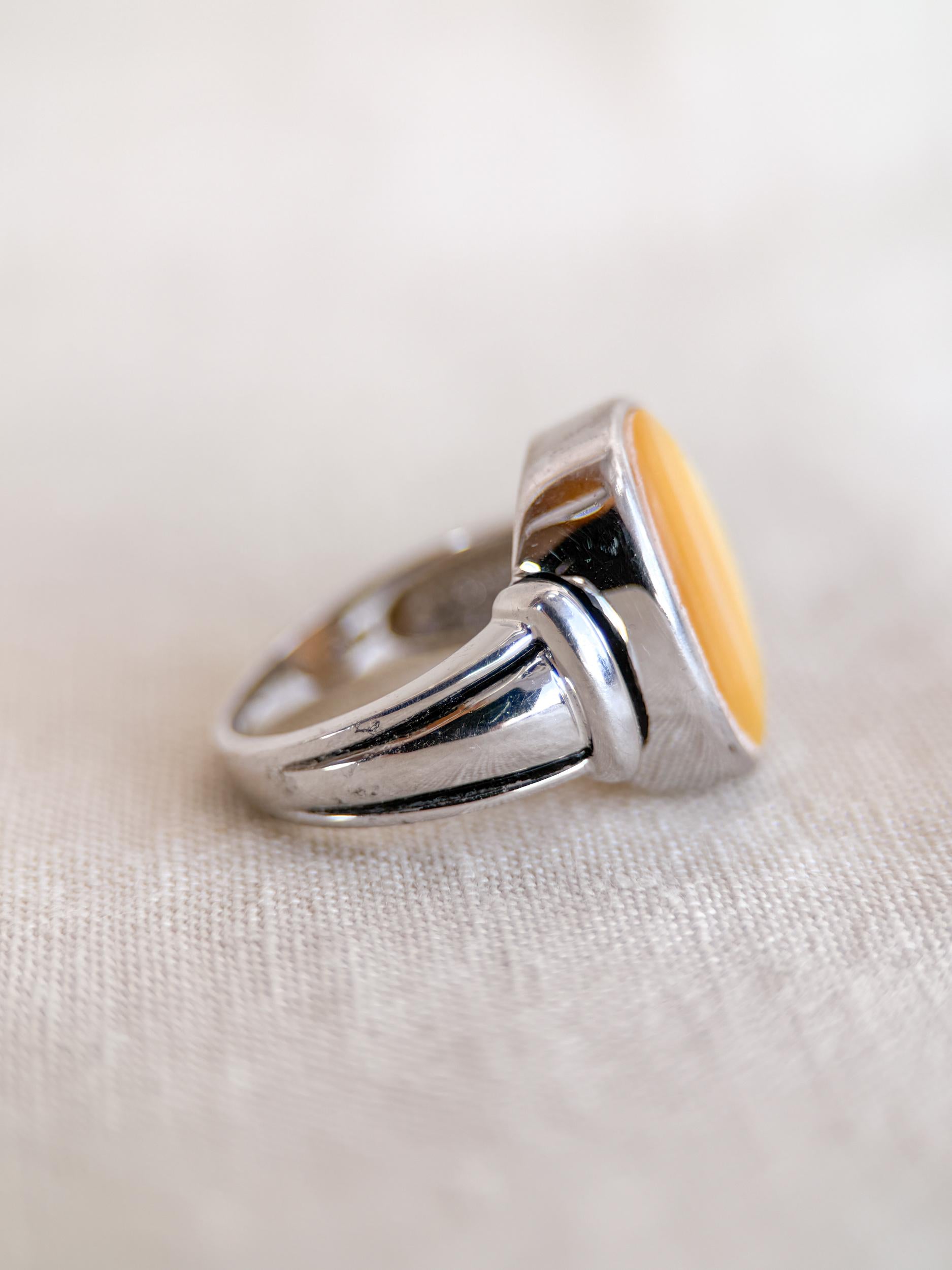 Vintage Mother of Pearl Ring, Sterling Silver Oval Bezel Statement Ring, Boho Everyday Jewelry