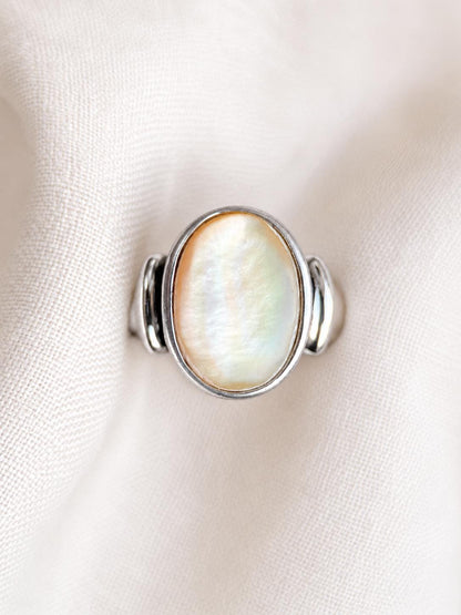 Vintage Mother of Pearl Ring, Sterling Silver Oval Bezel Statement Ring, Boho Everyday Jewelry