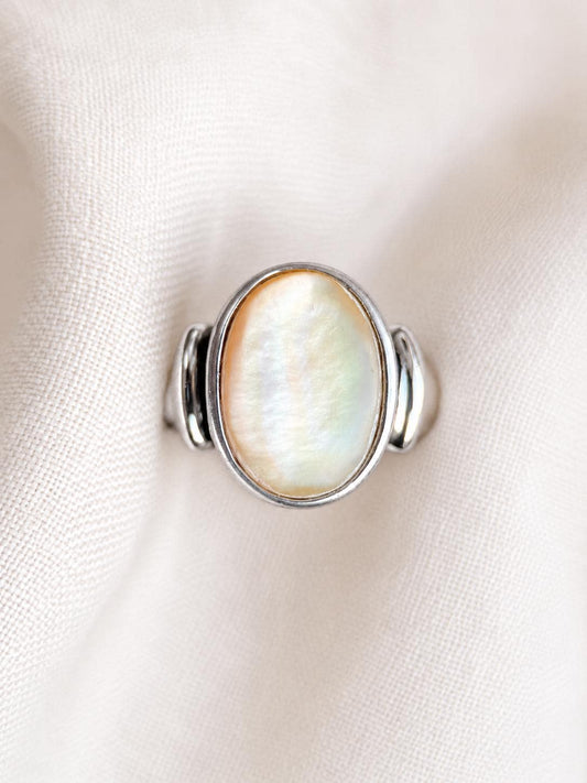 Vintage Mother of Pearl Ring, Sterling Silver Oval Bezel Statement Ring, Boho Everyday Jewelry