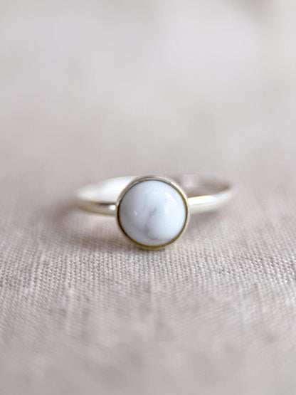 Vintage Howlite Ring, Sterling Silver Bezel Minimalist Ring, Boho Everyday Jewelry