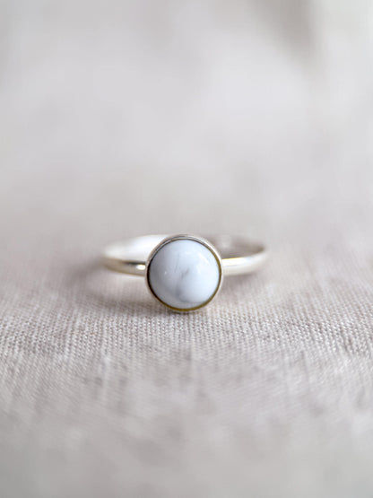 Vintage Howlite Ring, Sterling Silver Bezel Minimalist Ring, Boho Everyday Jewelry