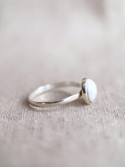 Vintage Howlite Ring, Sterling Silver Bezel Minimalist Ring, Boho Everyday Jewelry