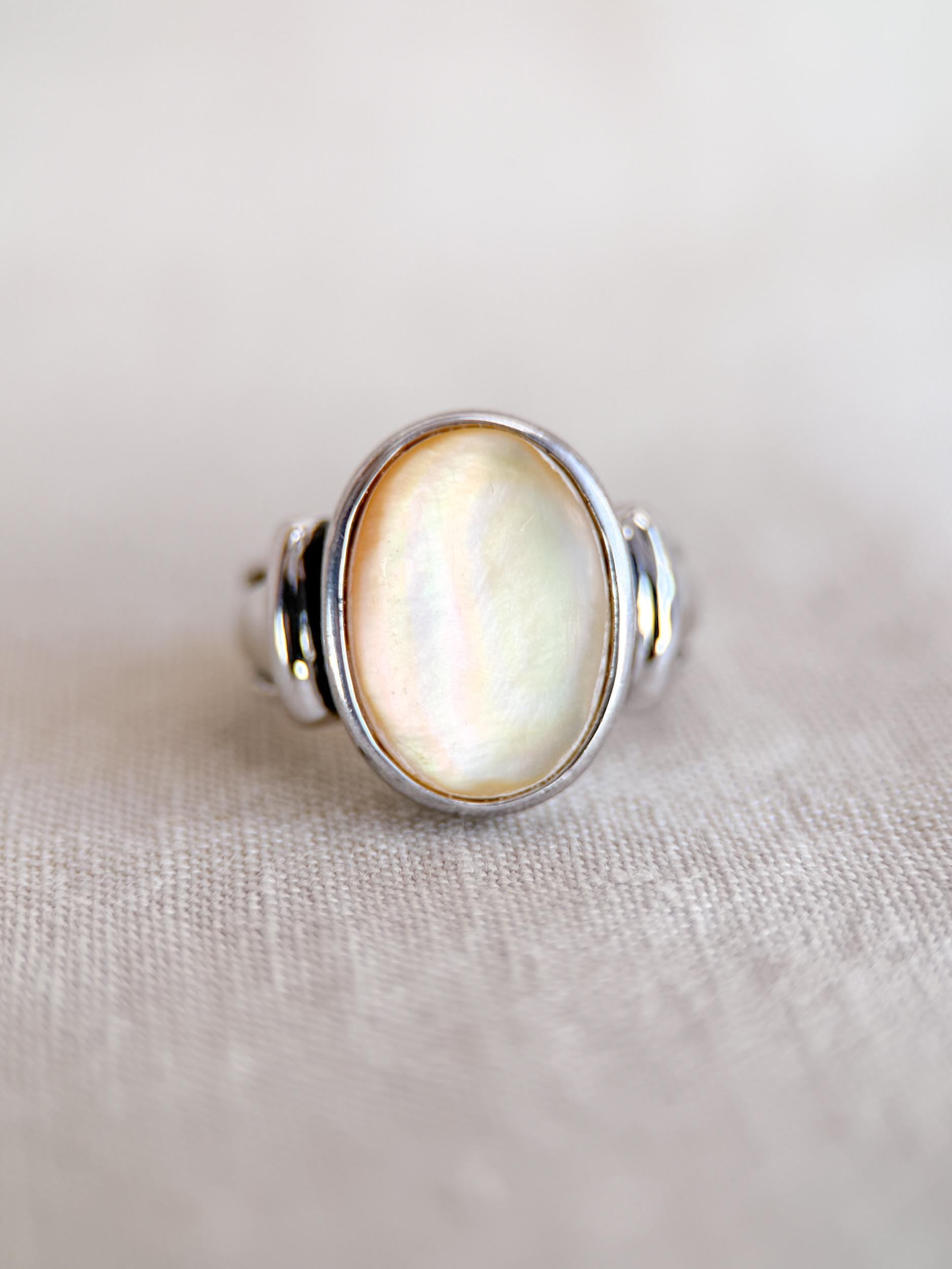Vintage Mother of Pearl Ring, Sterling Silver Oval Bezel Statement Ring, Boho Everyday Jewelry