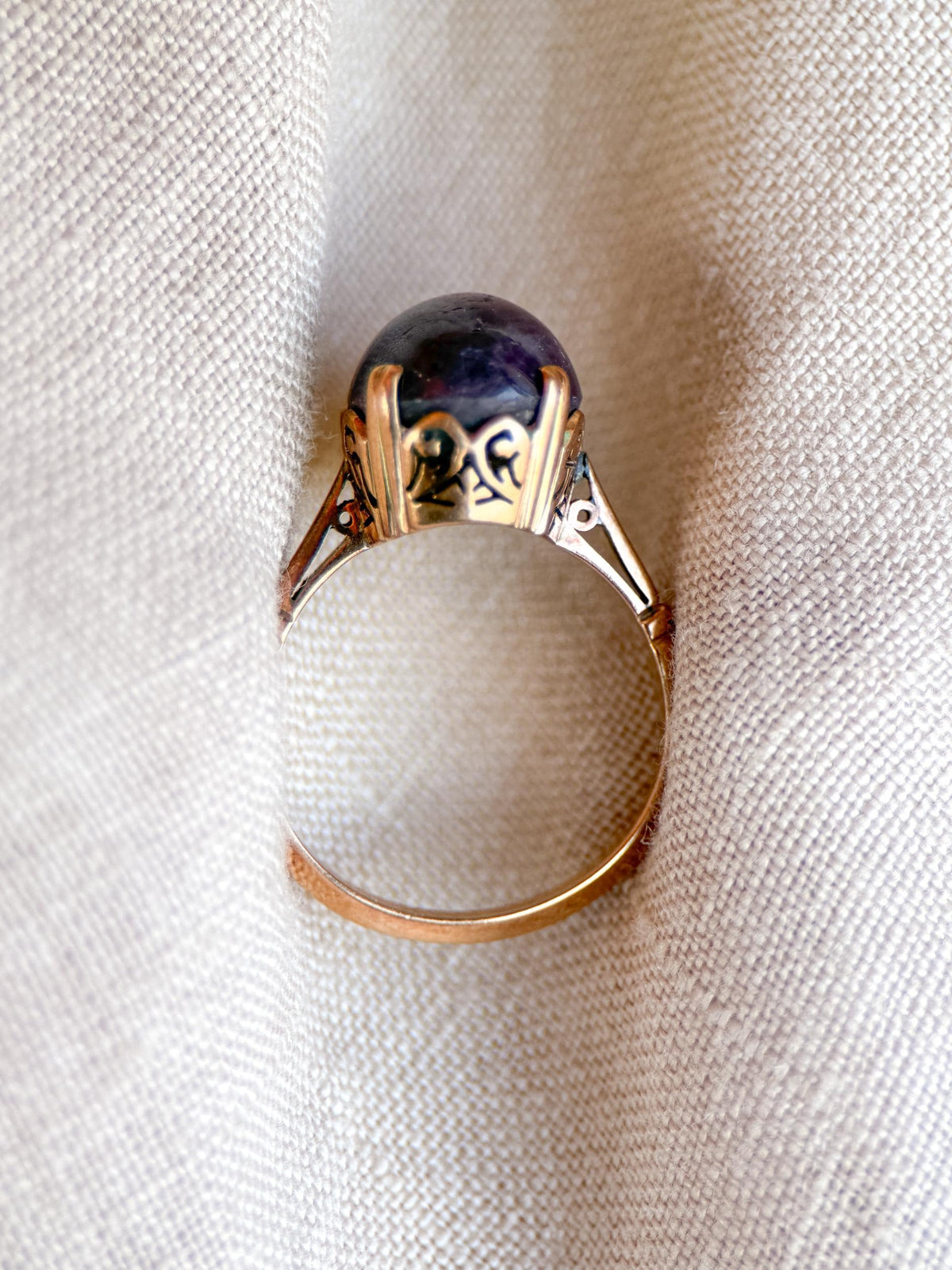 Vintage Purple Star Sapphire Ring, 14k Gold Oval Solitaire Statement Ring, Unique Gemstone Jewelry