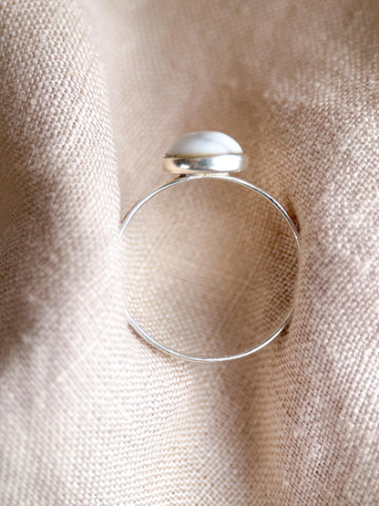 Vintage Howlite Ring, Sterling Silver Bezel Minimalist Ring, Boho Everyday Jewelry