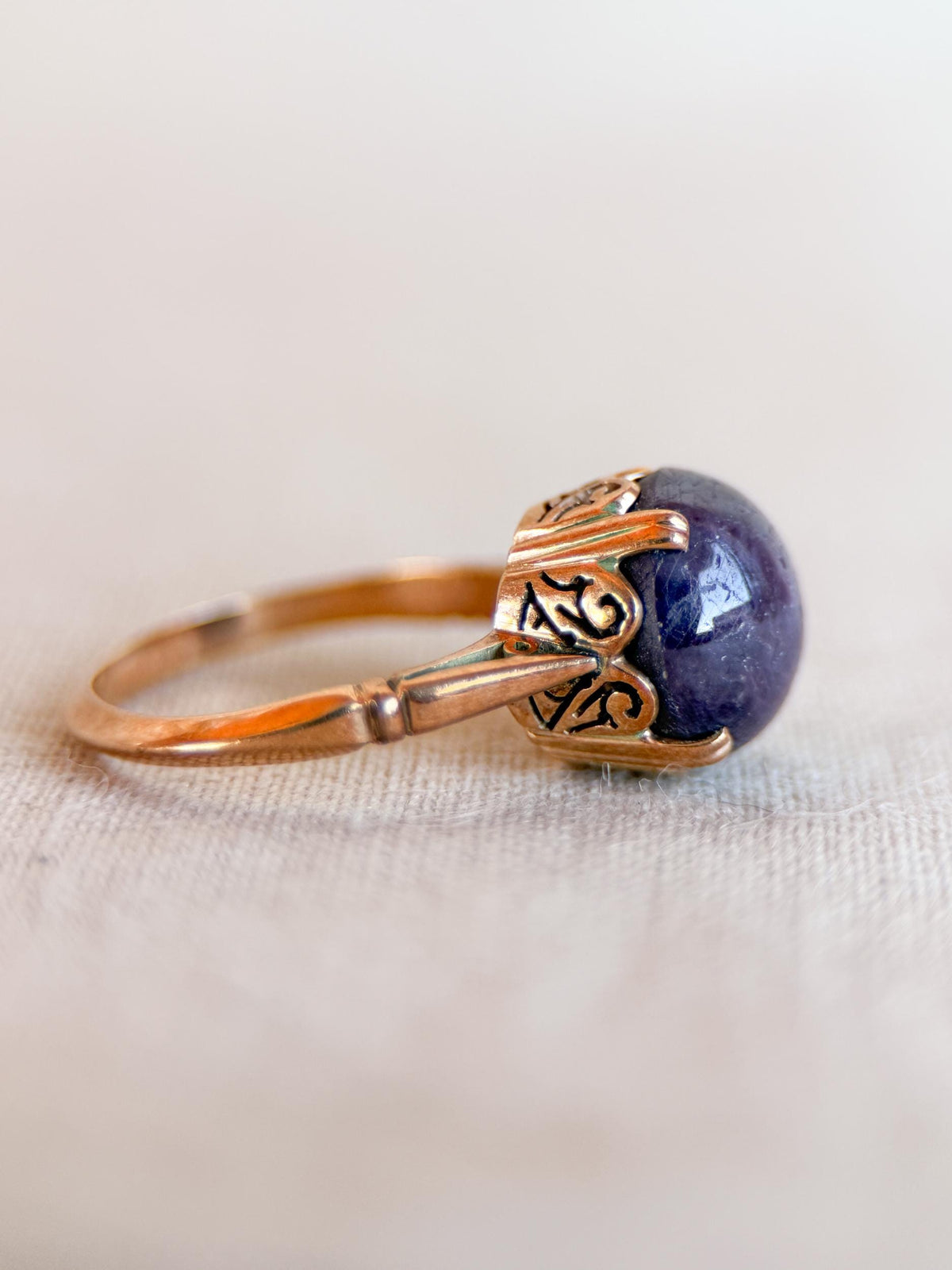 Vintage Purple Star Sapphire Ring, 14k Gold Oval Solitaire Statement Ring, Unique Gemstone Jewelry