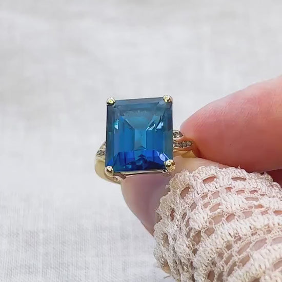 Vintage Blue Topaz Gemstone Cocktail Ring in 14k Gold