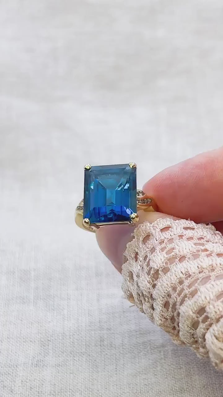 Vintage Blue Topaz Gemstone Cocktail Ring in 14k Gold