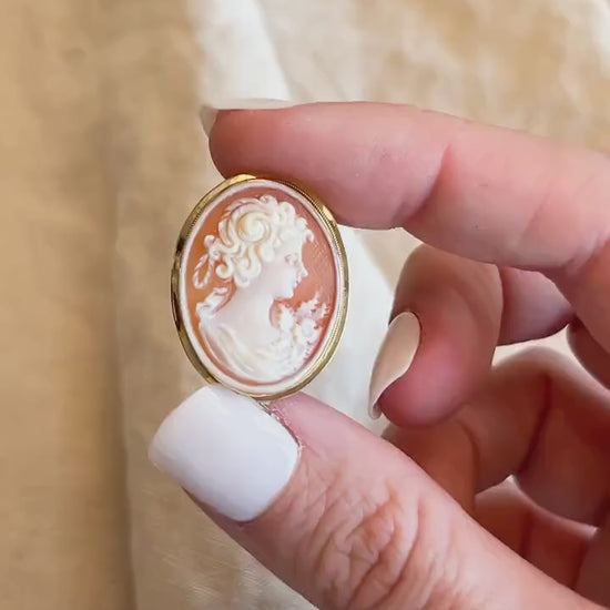 Vintage Cameo Brooch in 18k Gold, Antique Jewelry from the 1940s - Timeless, Sustainable, @JewelryOnRepeat