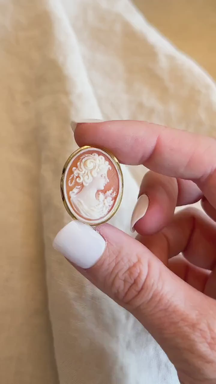 Vintage Cameo Brooch in 18k Gold, Antique Jewelry from the 1940s - Timeless, Sustainable, @JewelryOnRepeat