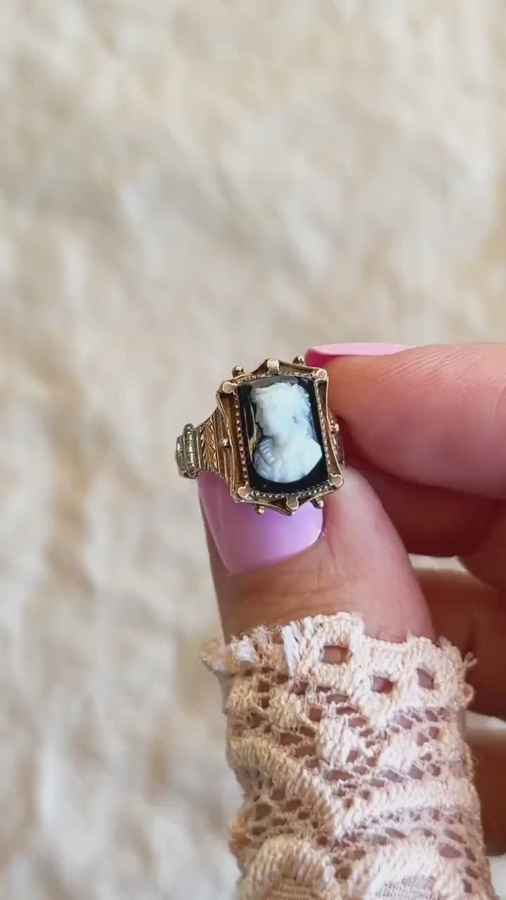 Vintage Cameo Ring in 14k Gold