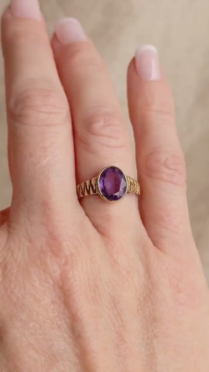 Vintage 1970s Oval Cut Amethyst Ring in 14k Gold