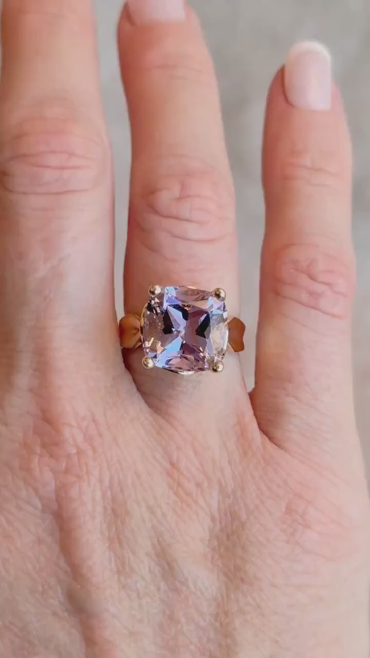 Vintage Purple Amethyst Solitaire Ring in 14k Gold