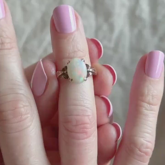 Vintage 1960s Opal Gemstone Ring in 10k Gold