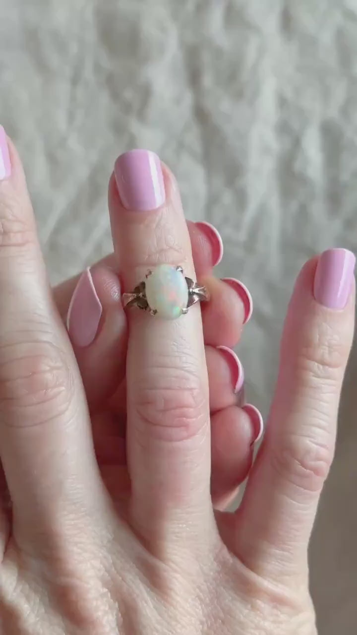 Vintage 1960s Opal Gemstone Ring in 10k Gold