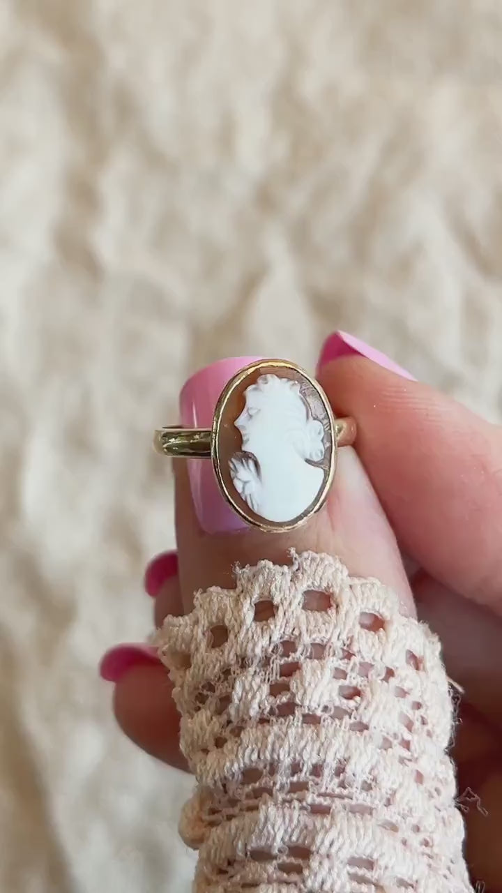 Vintage 1930s Cameo Ring in 14k Gold