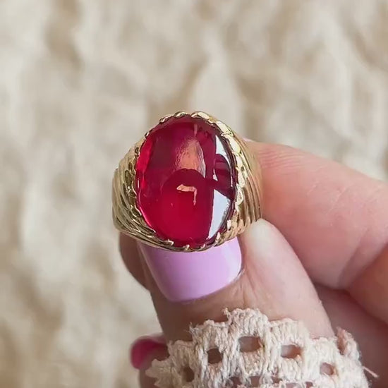 Vintage Ruby Cabochon Gemstone Ring in 18k Gold