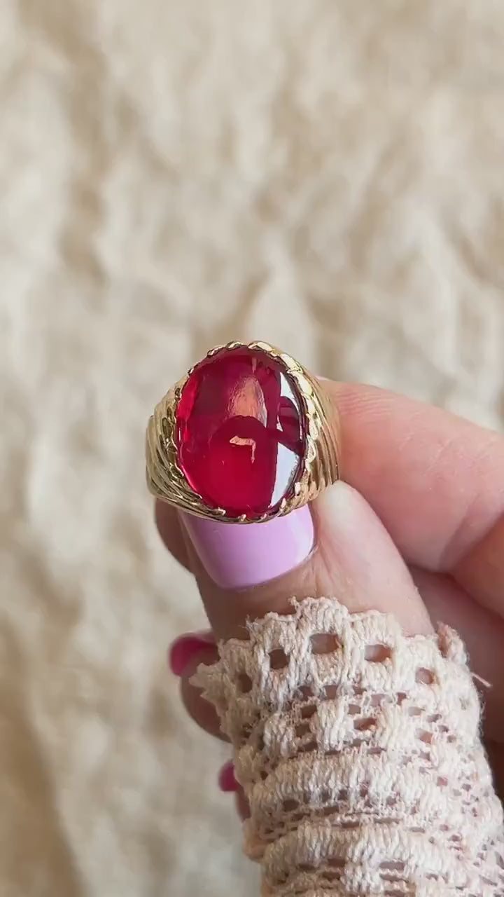 Vintage Ruby Cabochon Gemstone Ring in 18k Gold