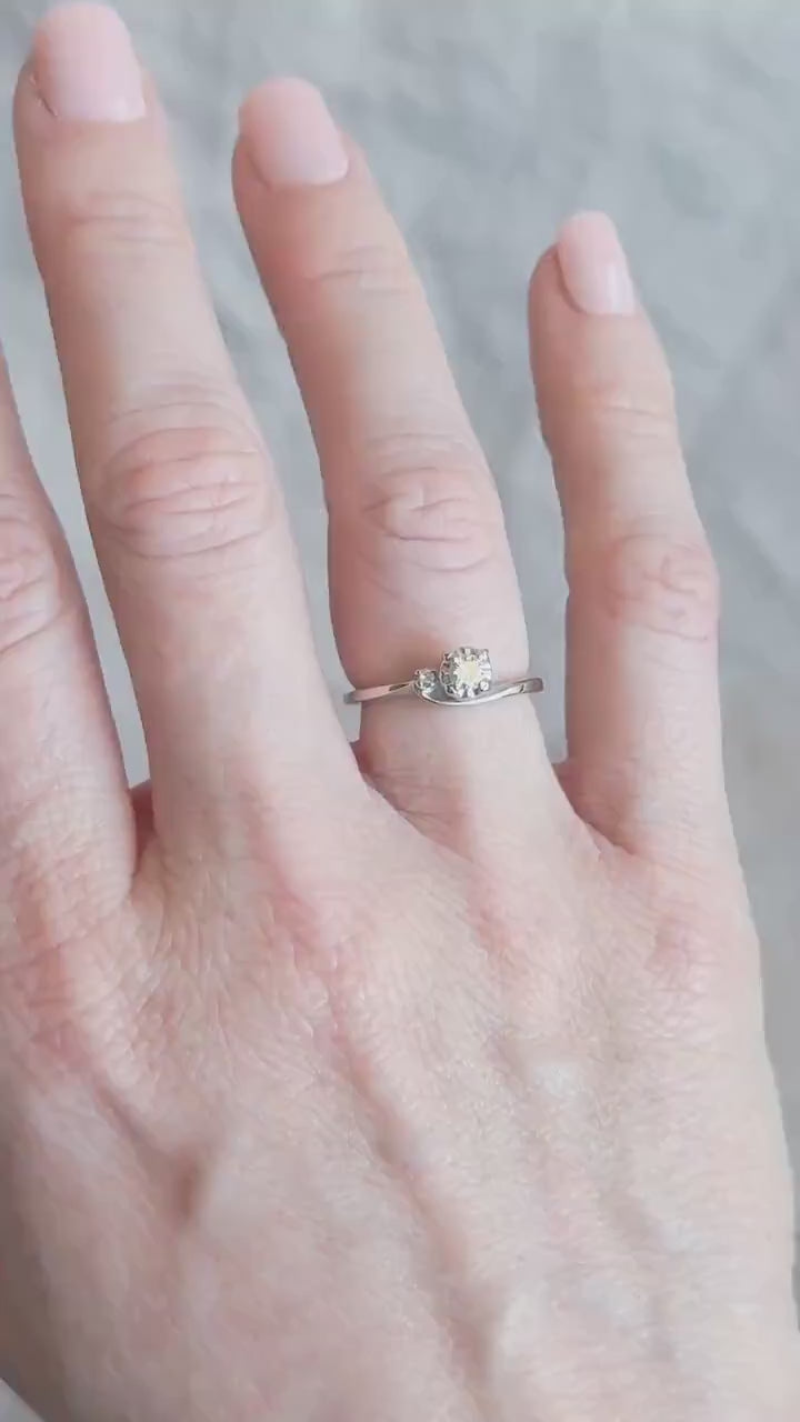 Vintage Diamond Art Deco Engagement Ring in 14k White Gold