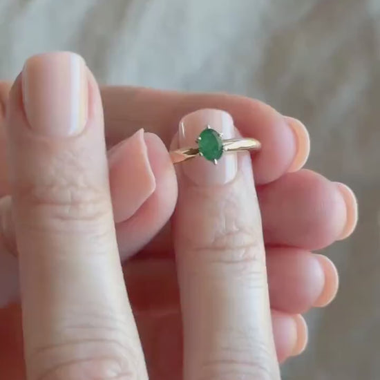 Vintage Oval Cut Emerald Solitaire Ring in 14k Gold