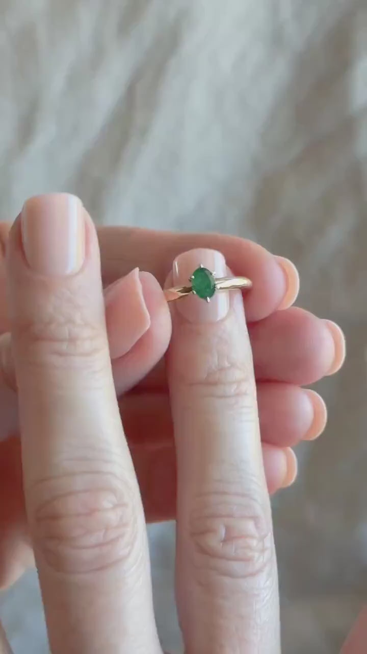 Vintage Oval Cut Emerald Solitaire Ring in 14k Gold