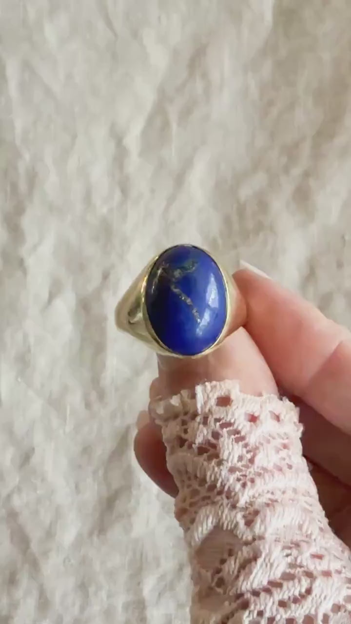 Vintage Lapis Lazuli Gemstone Cabochon Ring in 18k Gold