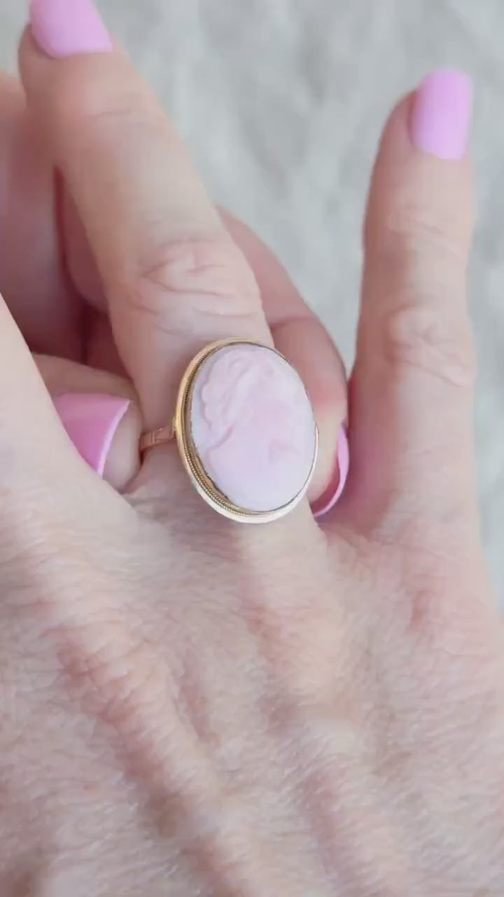 Vintage 1940s Cameo Gemstone Ring in 14k Gold