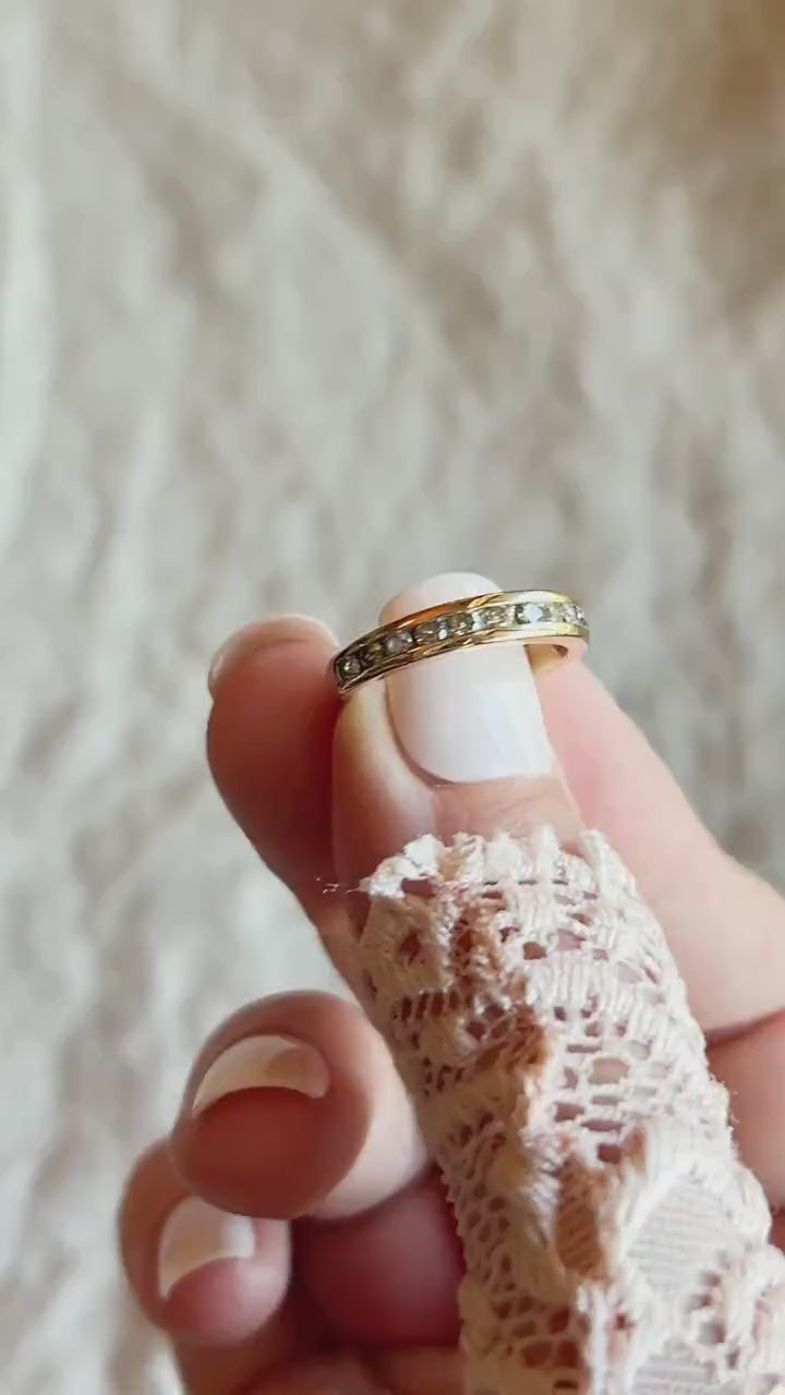 Vintage 1980s Diamond Wedding Band in 14k Gold