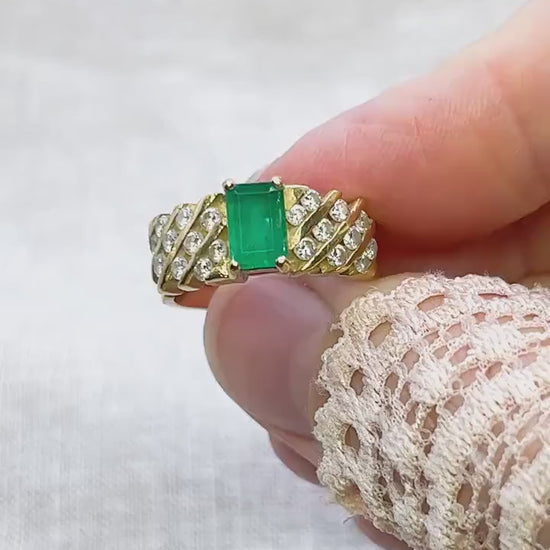Vintage 1970s Emerald & Diamond Ring in 18k Gold