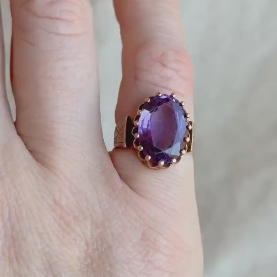 Vintage 1960s Oval Cut Amethyst Ring in 14k Gold