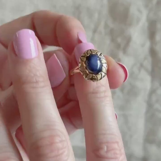 Vintage 1960s Star Sapphire Gemstone Ring in 14k Gold