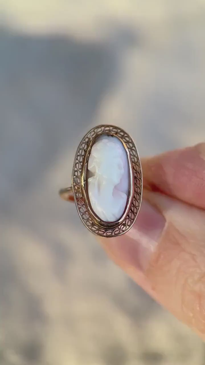 Vintage 1940s Cameo Gemstone Ring in 14k Gold