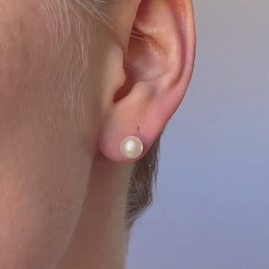 Vintage Pearl Stud Earrings in 14k Gold