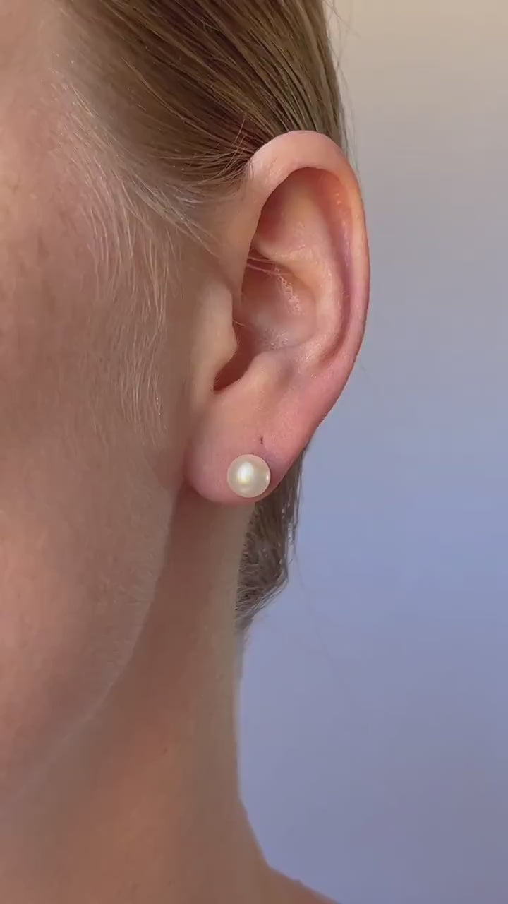 Vintage Pearl Stud Earrings in 14k Gold