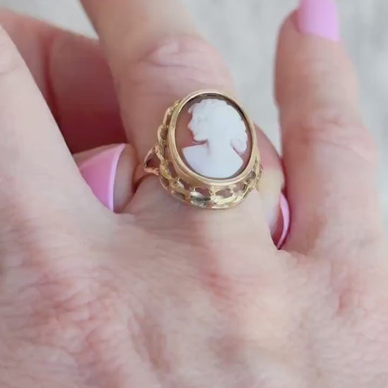 Vintage 1940s Cameo Gemstone Ring in 14k Gold