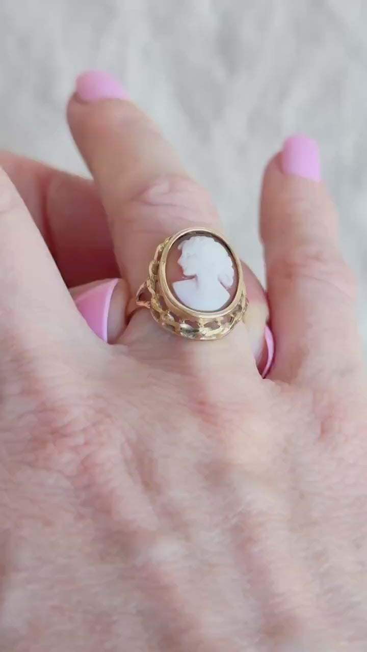 Vintage 1940s Cameo Gemstone Ring in 14k Gold