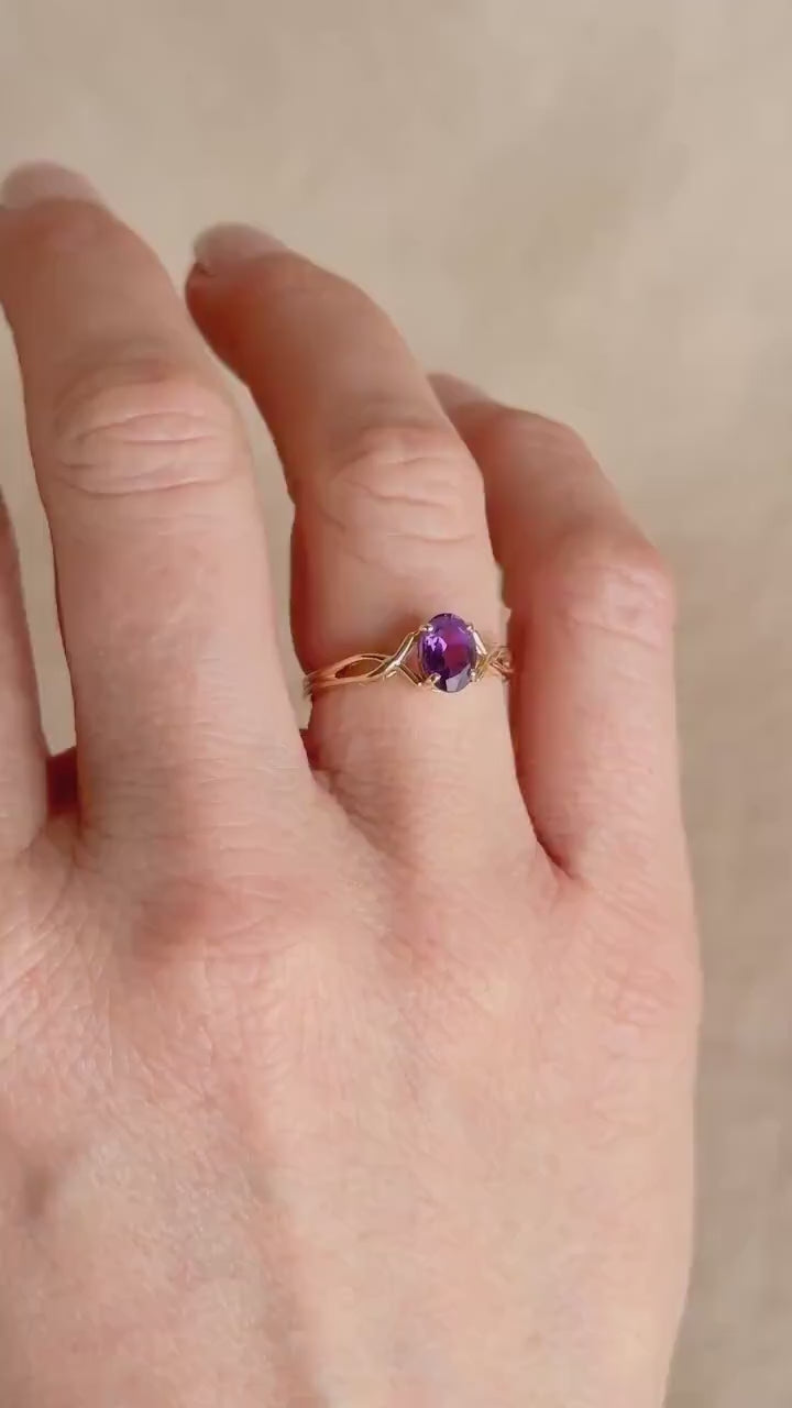 Vintage 1990s Purple Amethyst Ring in 14k Gold